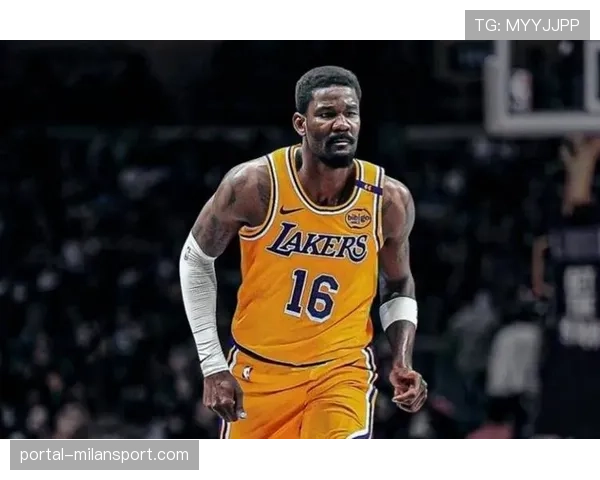 艾顿4分7篮板状态低迷 湖人内线攻防两端均遭绿军压制